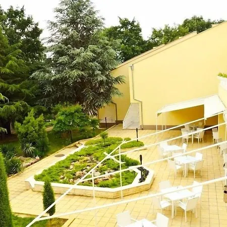 Хотел Glicinia 3*